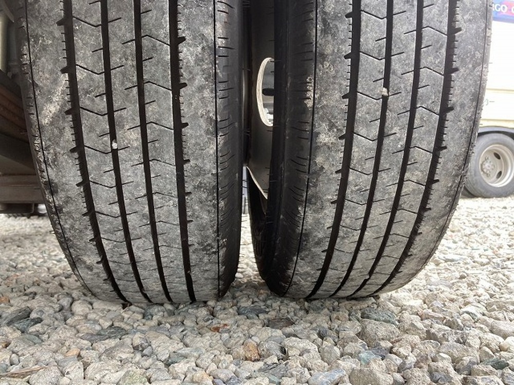 日野　デュトロ