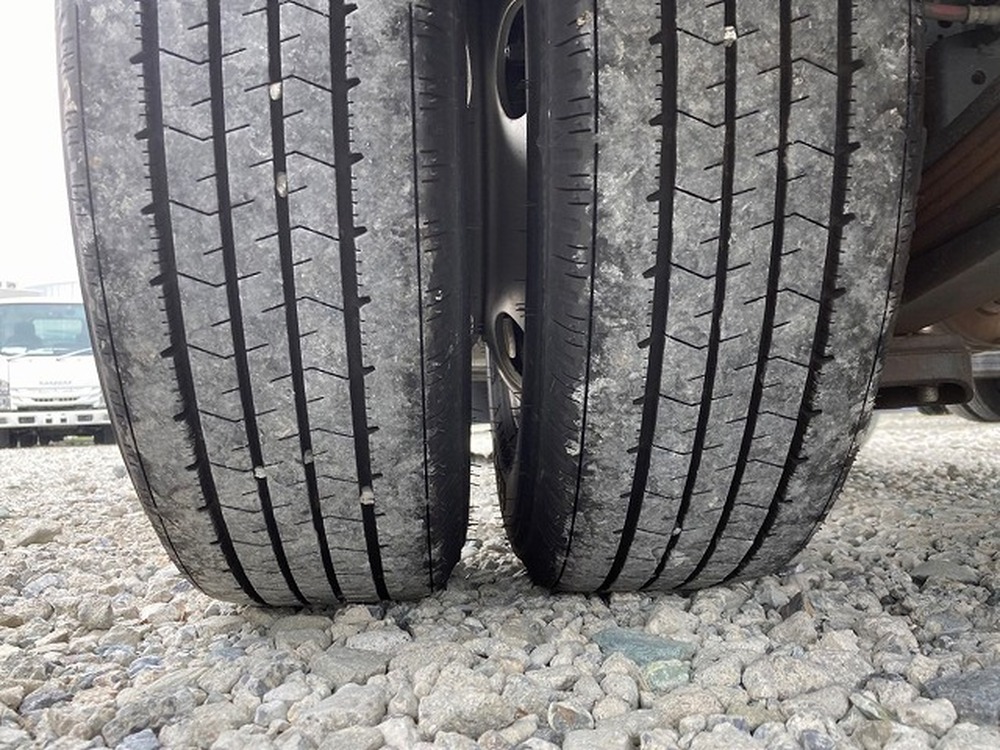 日野　デュトロ
