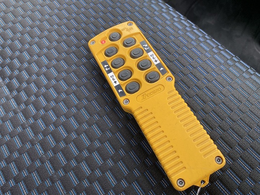 日野　デュトロ