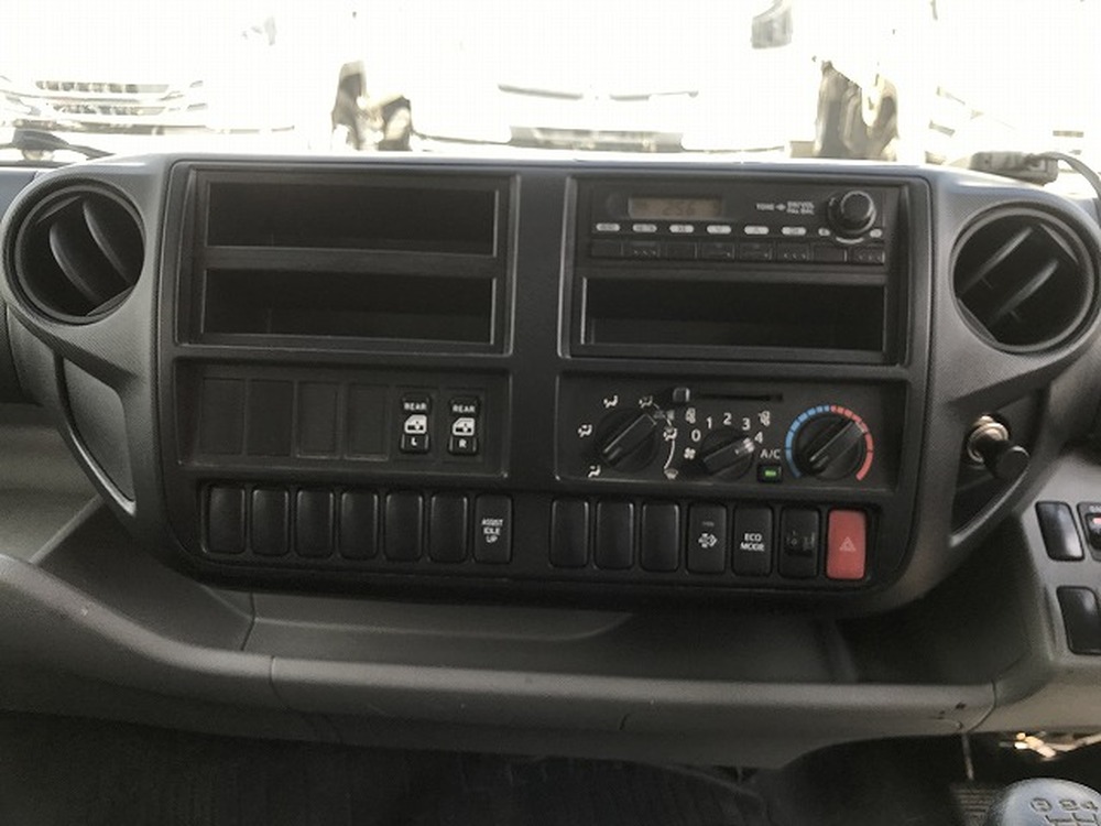 日野　デュトロ