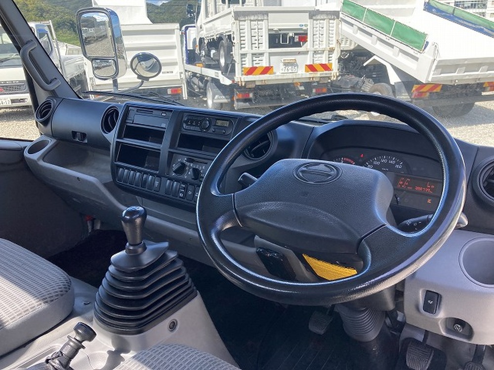 日野　デュトロ