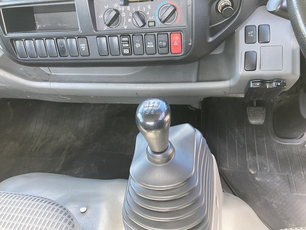 日野　デュトロ