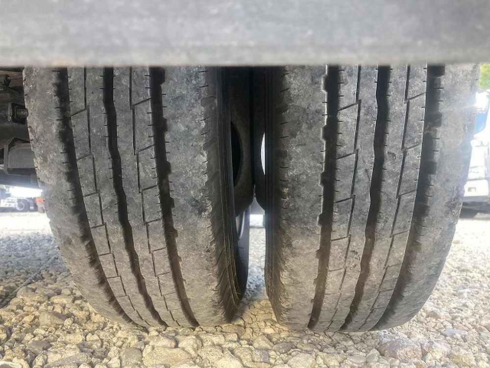 日野　デュトロ
