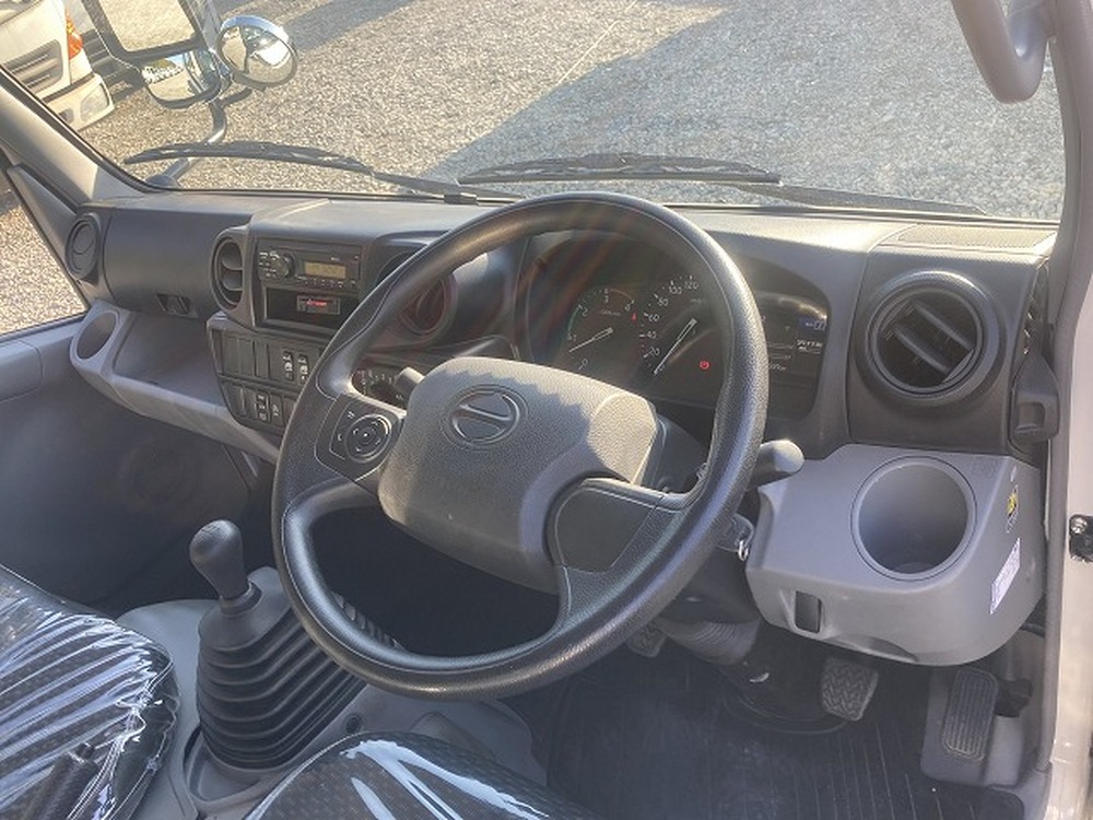 日野　デュトロ