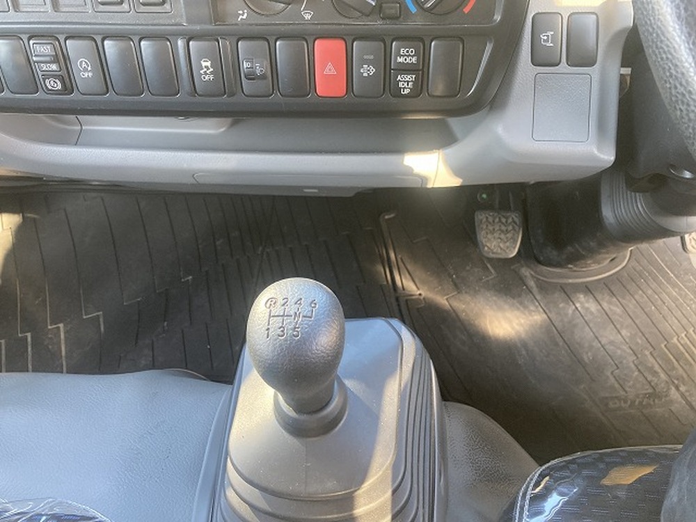 日野　デュトロ