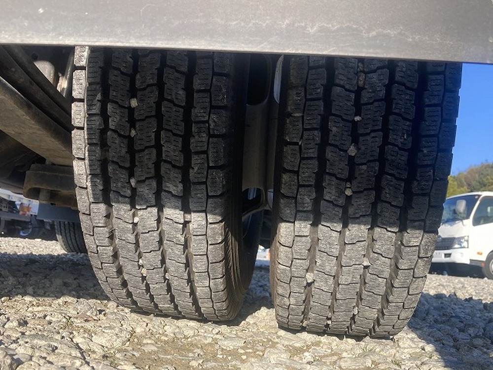 日野　デュトロ