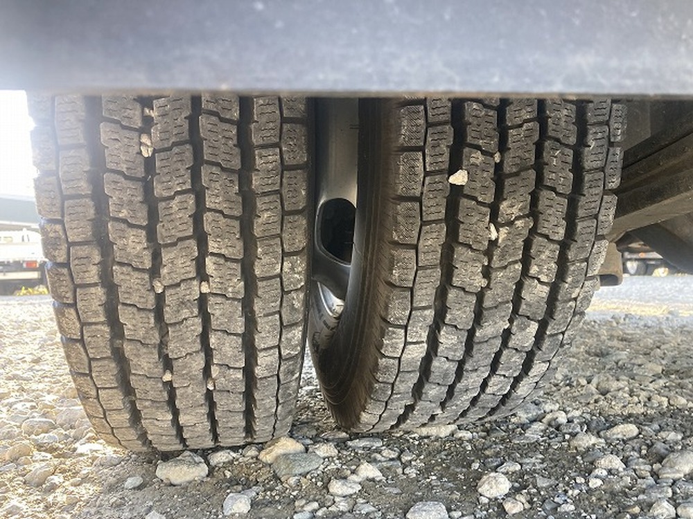 日野　デュトロ