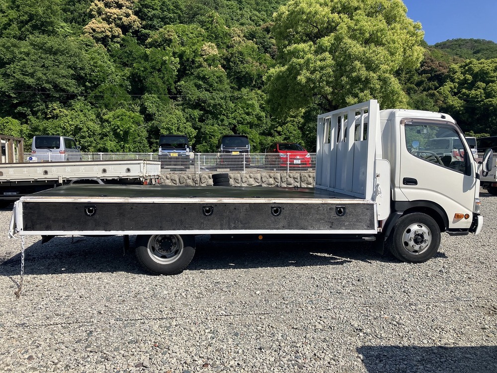 日野　デュトロ