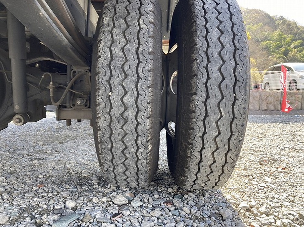 日野　デュトロ