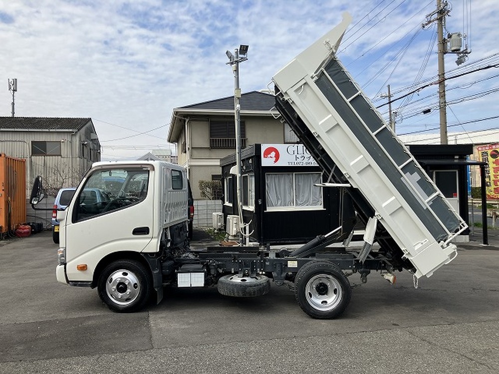 日野　デュトロ