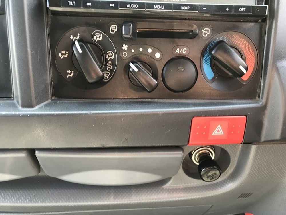 日産　アトラストラック