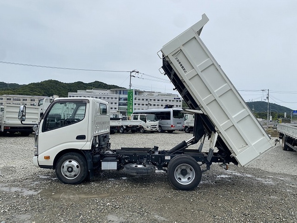 日野　デュトロ