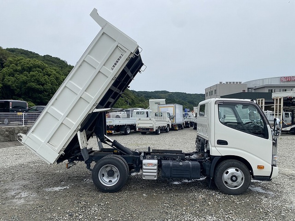 日野　デュトロ