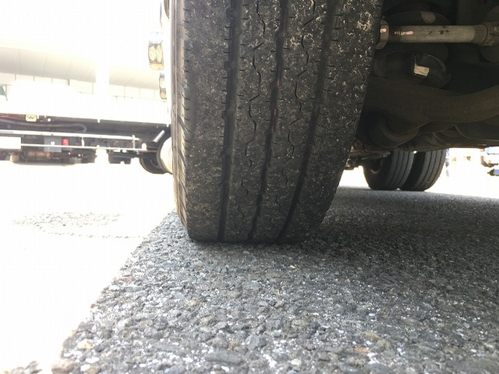 日野　デュトロ