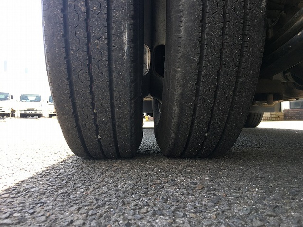 日野　デュトロ