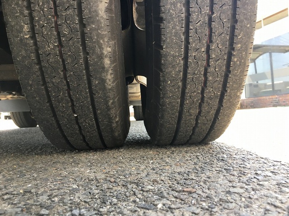 日野　デュトロ