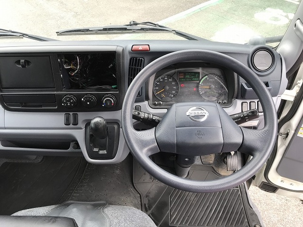 日産　アトラストラック