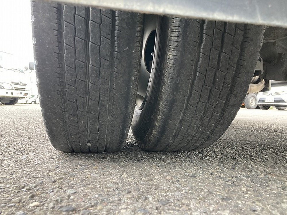 日野　デュトロ