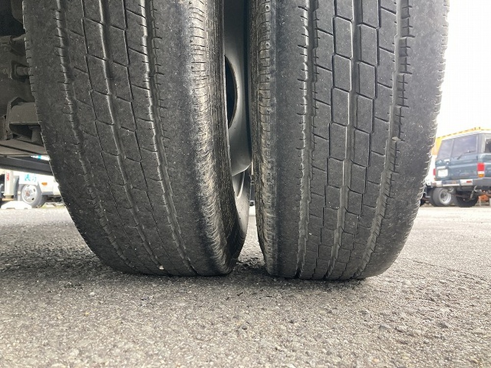 日野　デュトロ