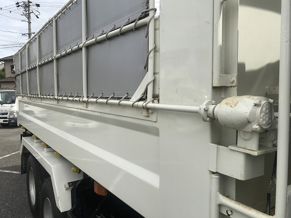 日野　プロフィア