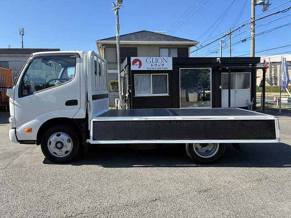 日野　デュトロ