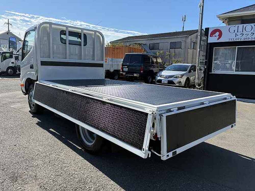 日野　デュトロ