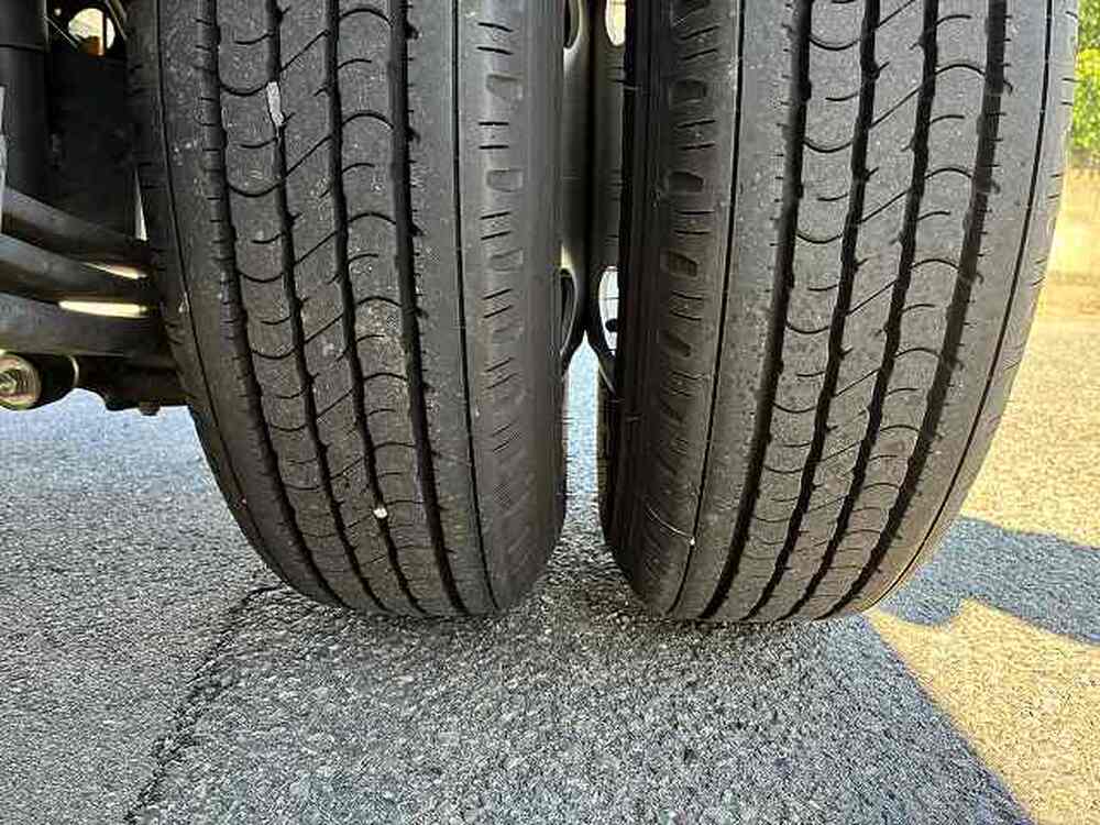 日野　デュトロ