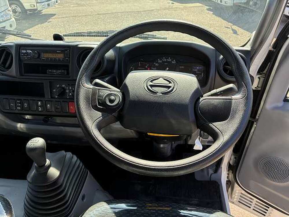 日野　デュトロ