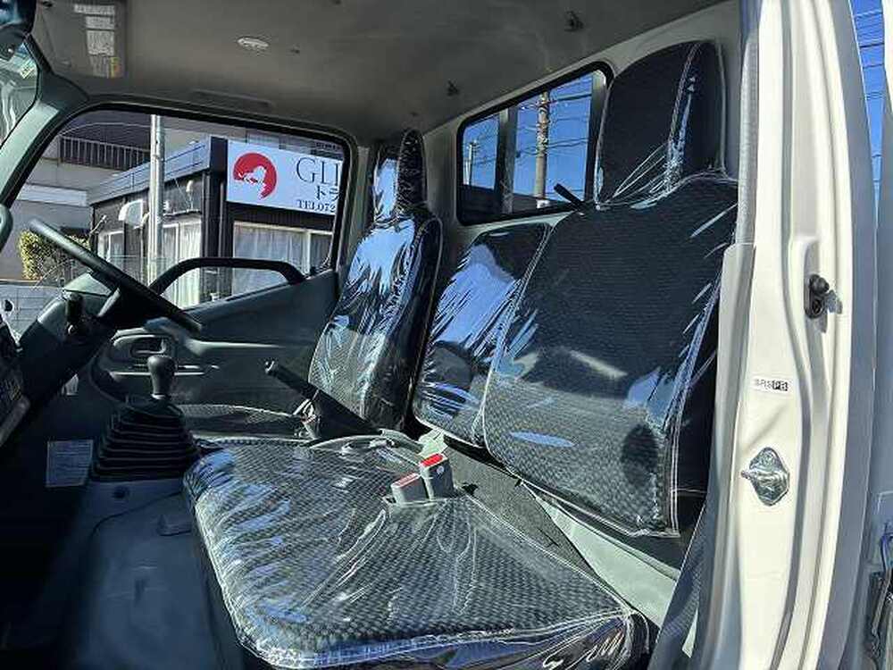 日野　デュトロ