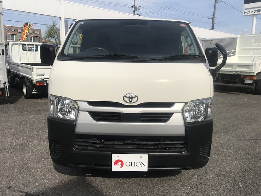 トヨタ　ハイエースバン