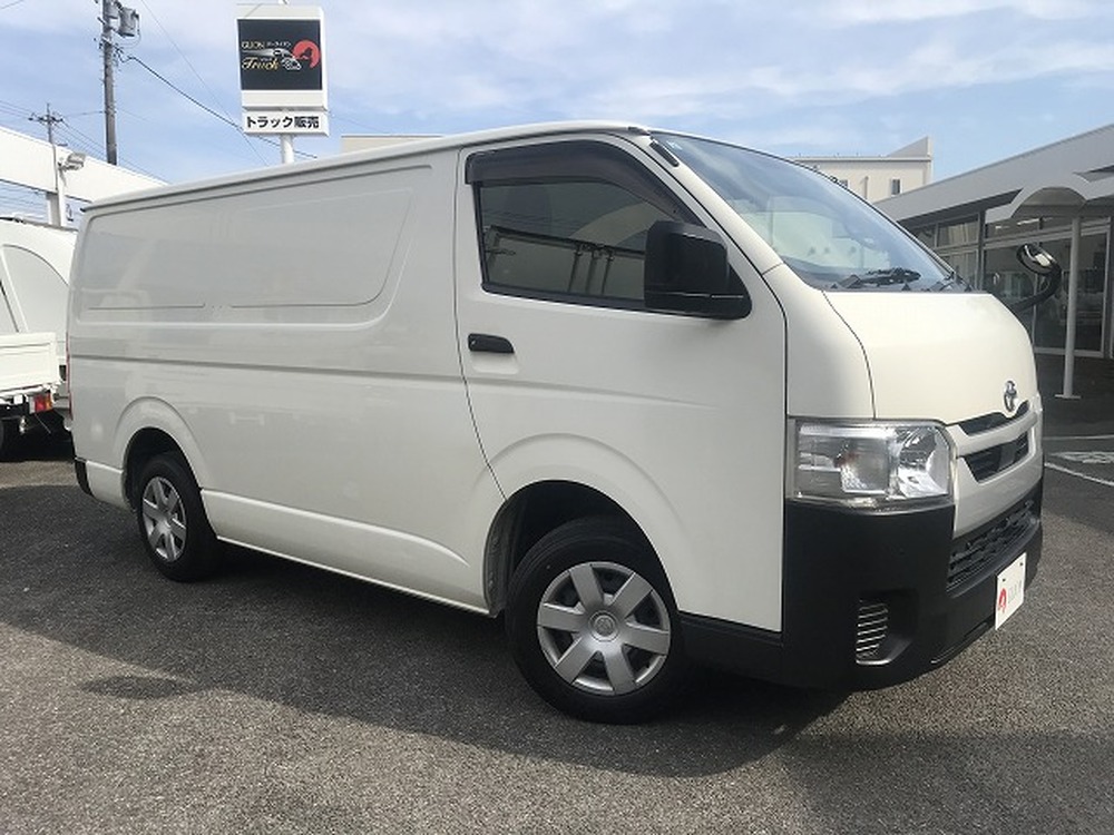 トヨタ　ハイエースバン