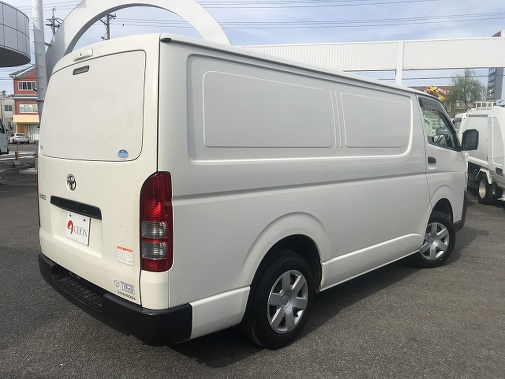 トヨタ　ハイエースバン