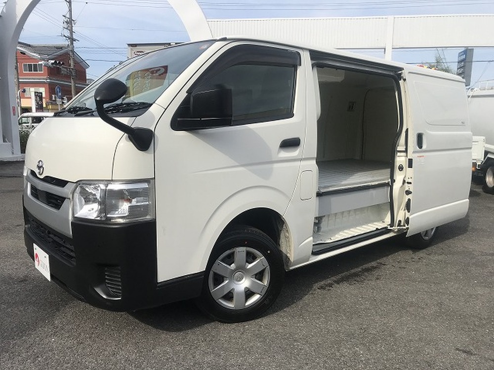 トヨタ　ハイエースバン