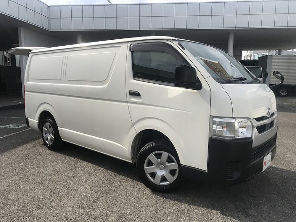 トヨタ　ハイエースバン