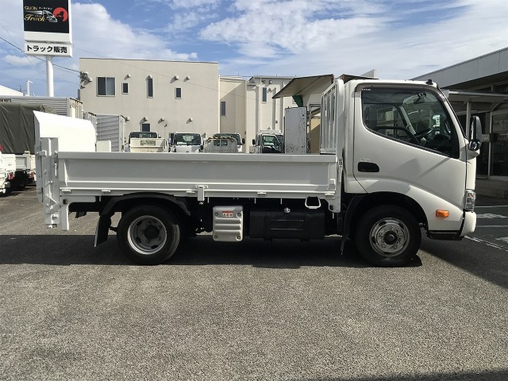 日野　デュトロ