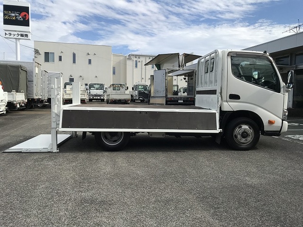 日野　デュトロ