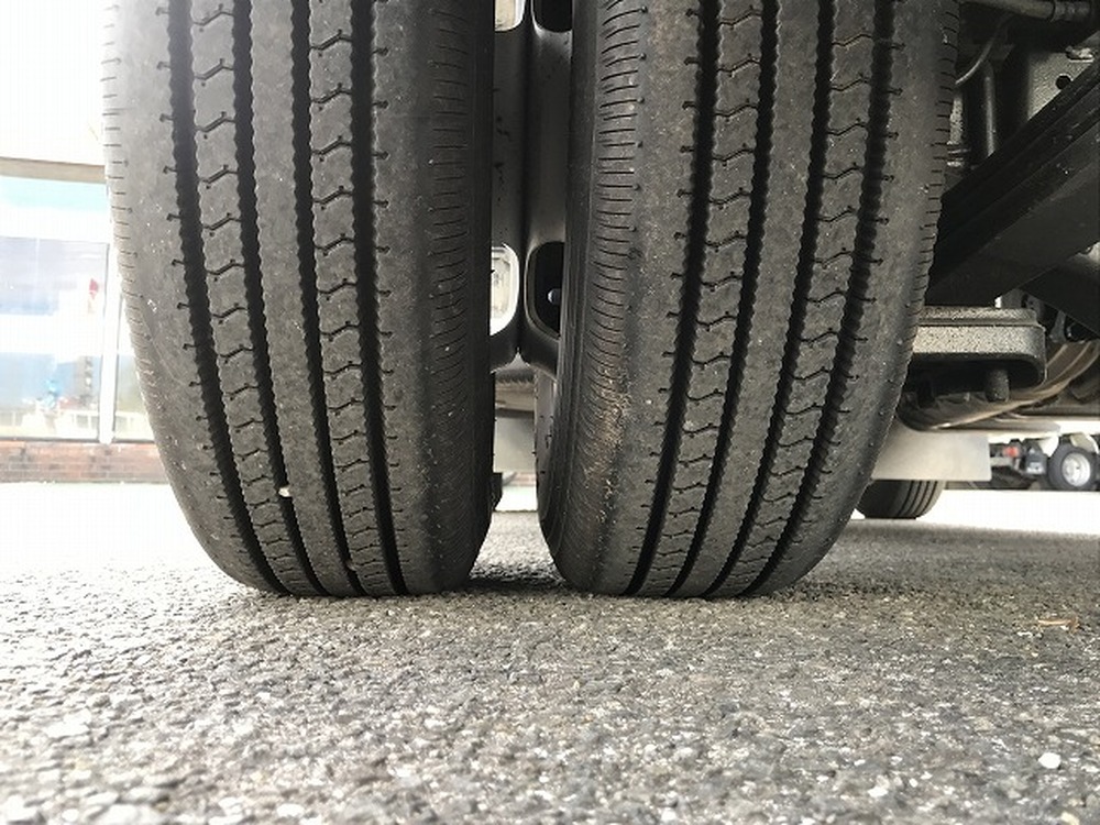 日野　デュトロ