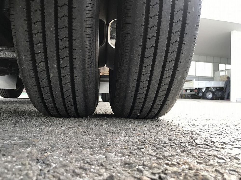 日野　デュトロ