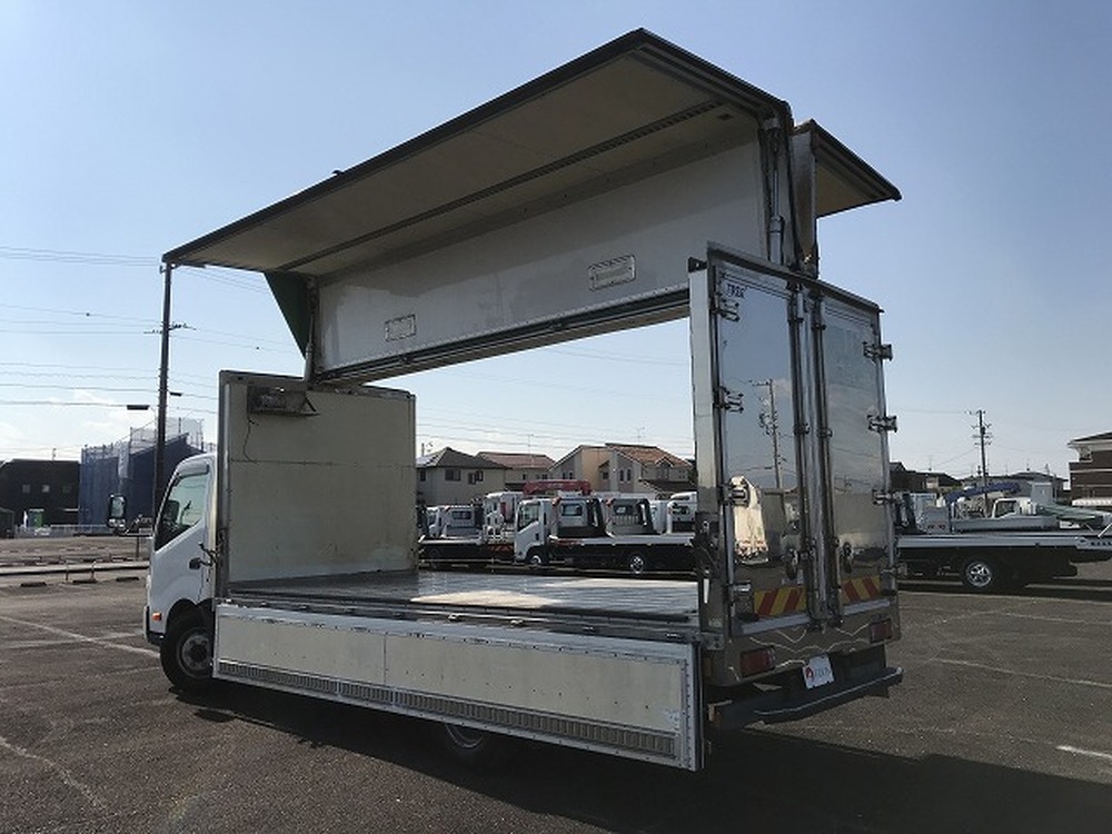 日野　デュトロ