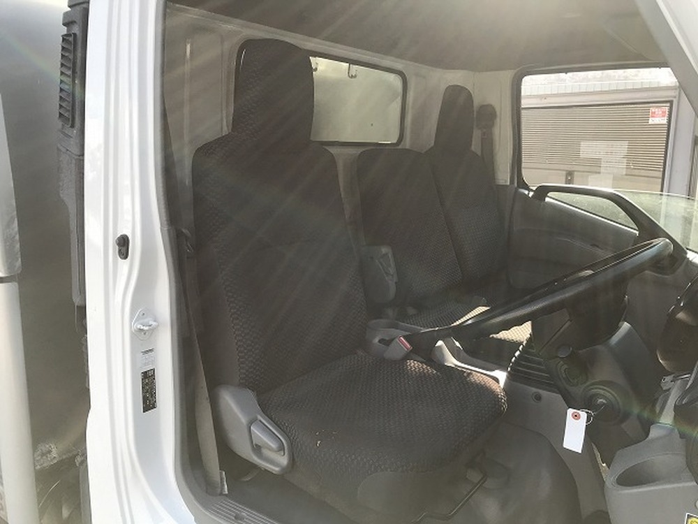 日野　デュトロ