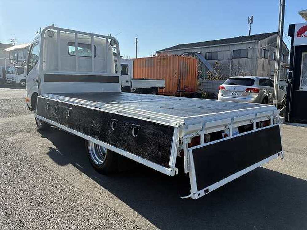 日野　デュトロ