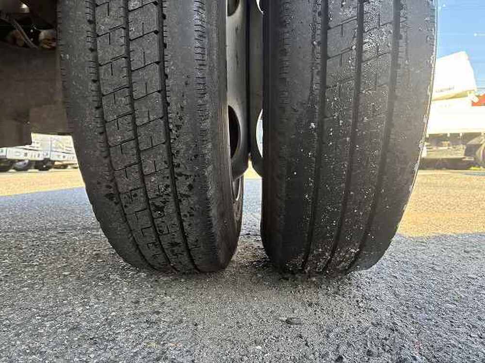 日野　デュトロ