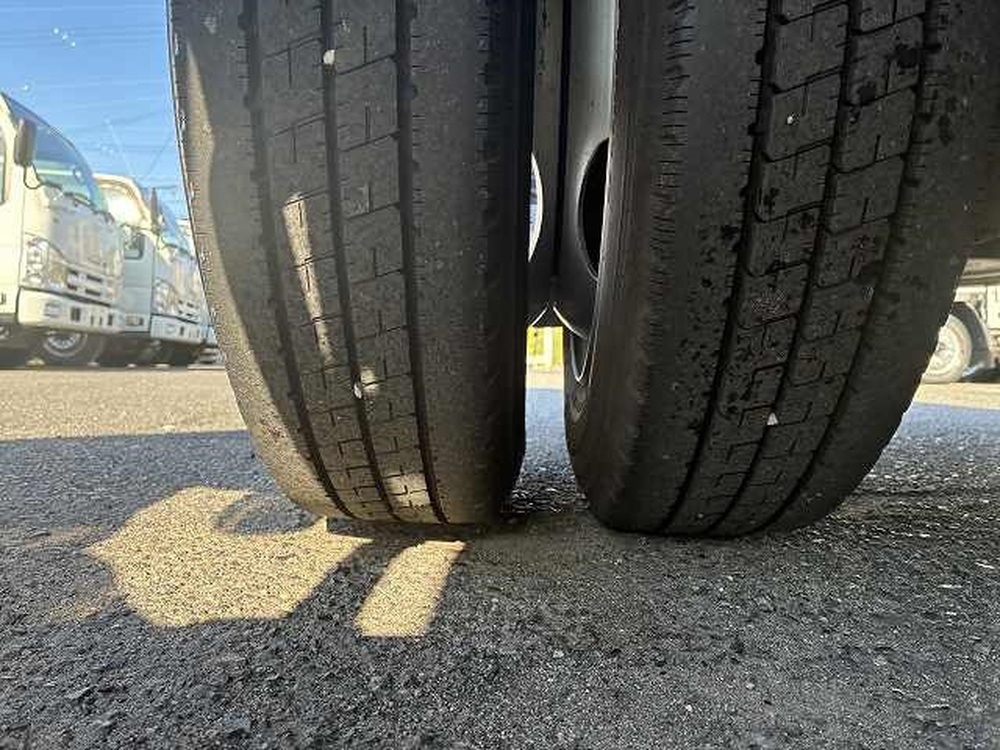 日野　デュトロ