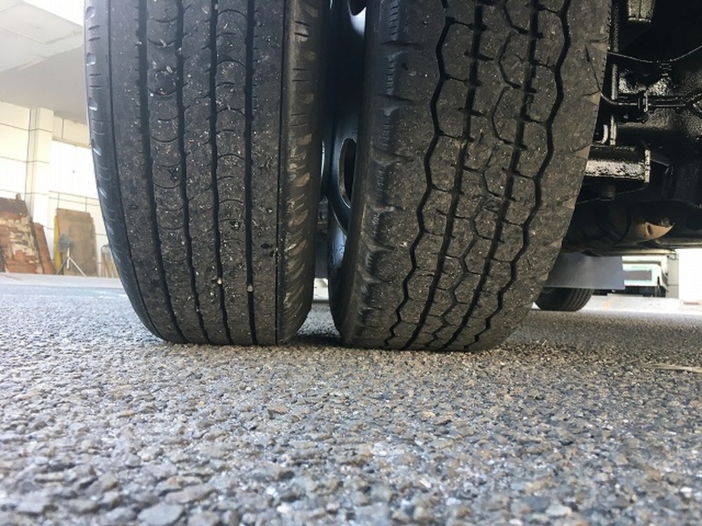 日野　デュトロ