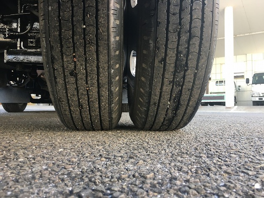 日野　デュトロ