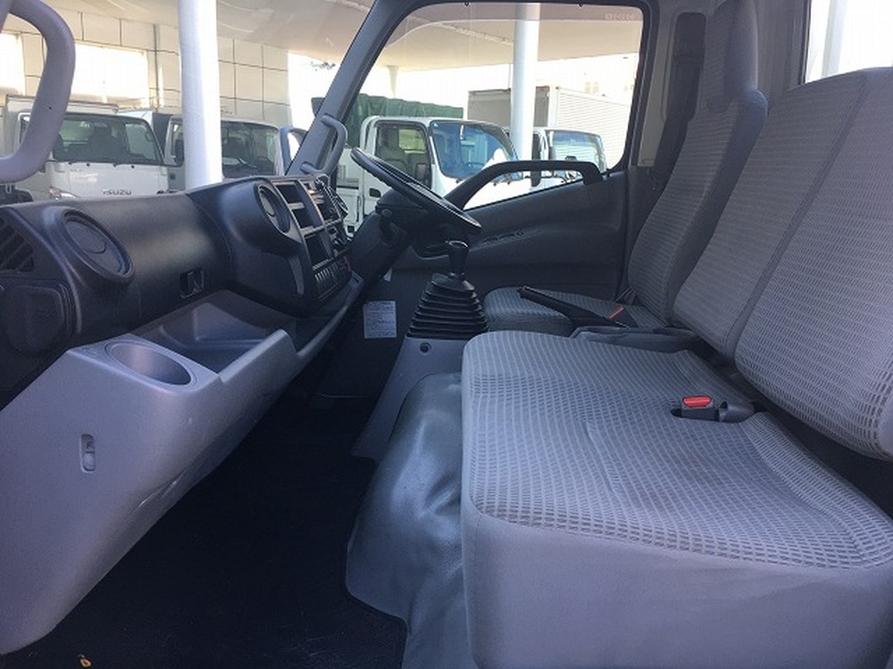 日野　デュトロ