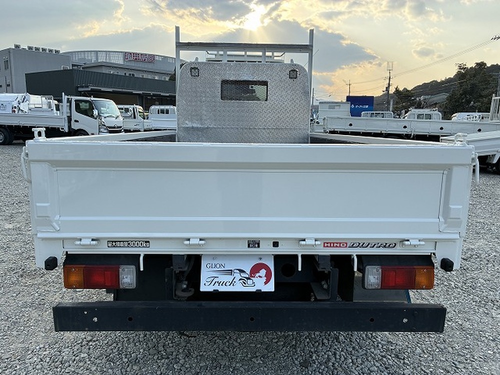 日野　デュトロ