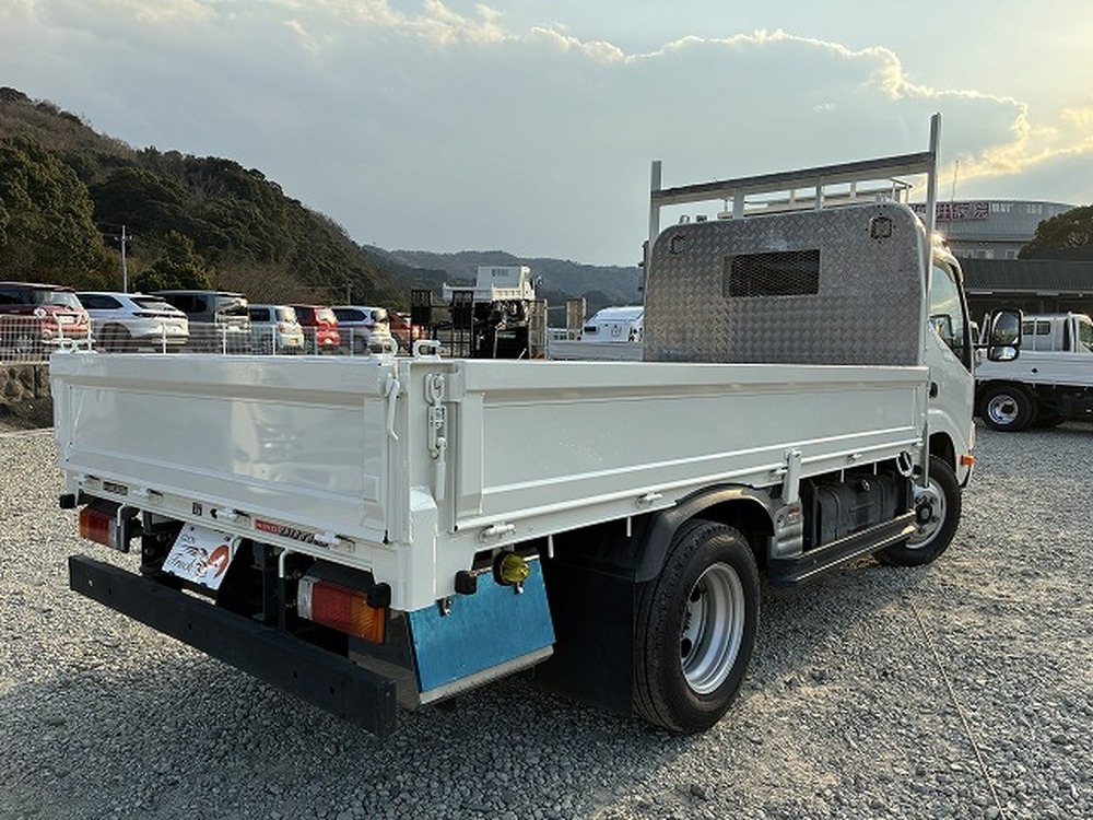 日野　デュトロ