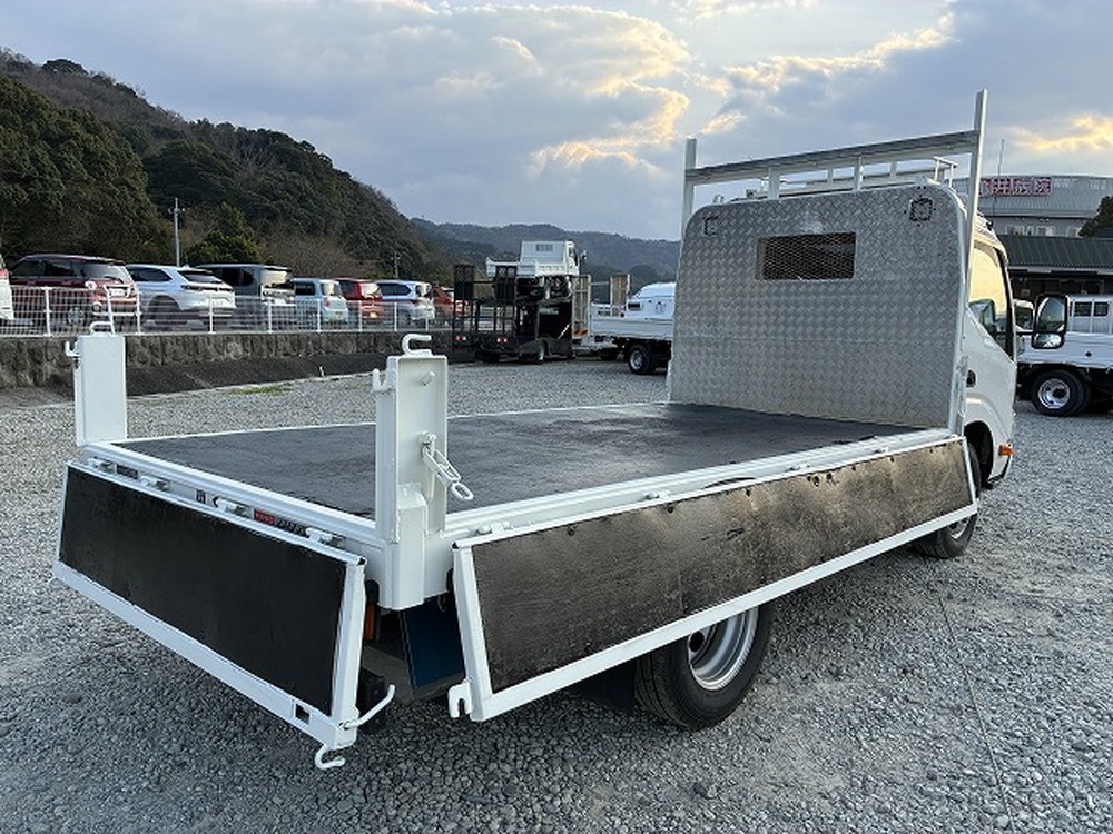 日野　デュトロ