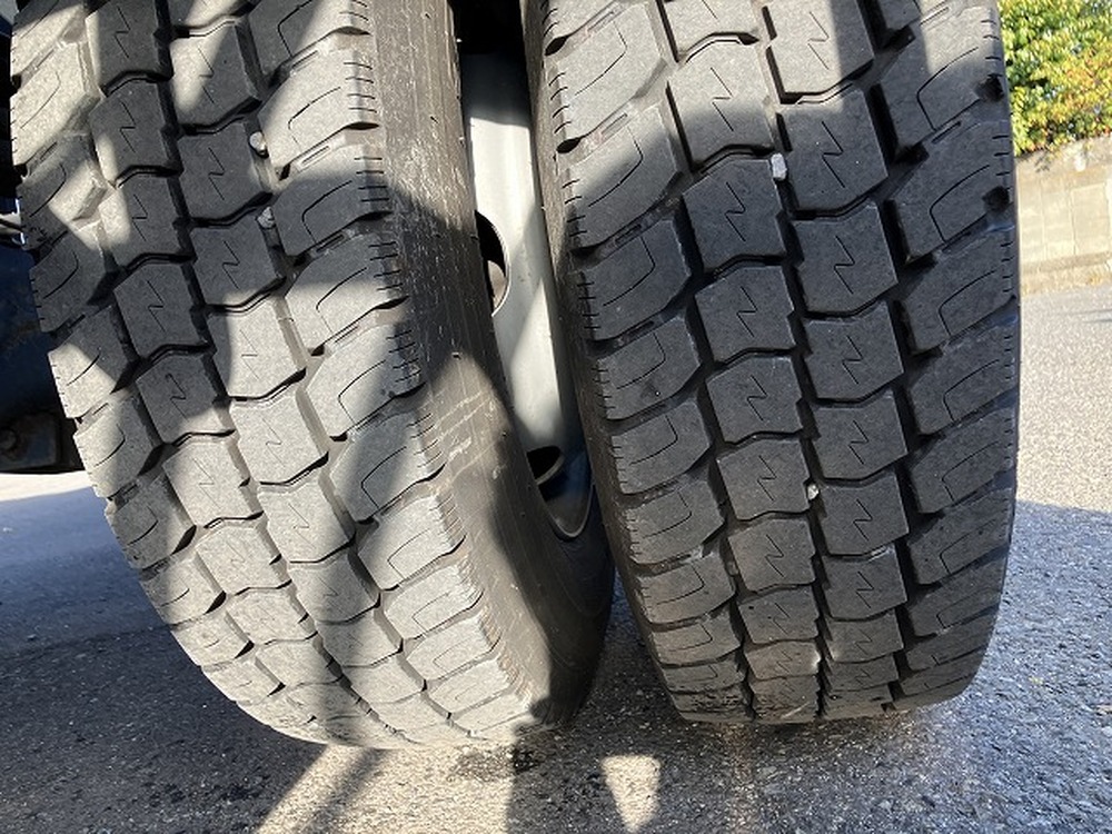 日野　デュトロ